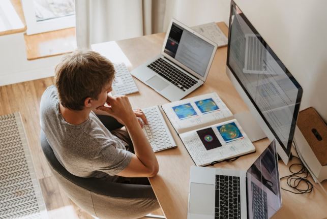 Beyond Degrees: How Online Learning Is Preparing the Workforce for Tomorrow&rsquo;s Jobs